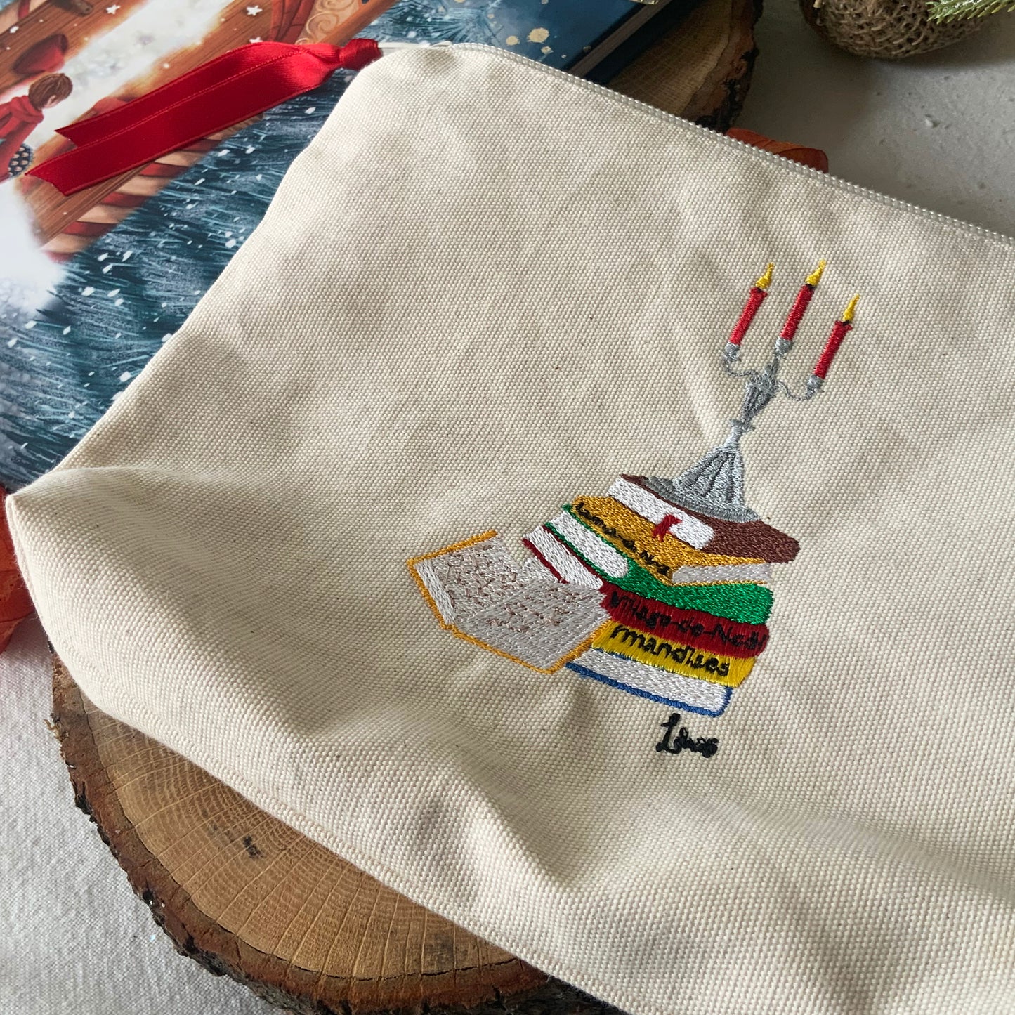 Trousse brodée - Livres