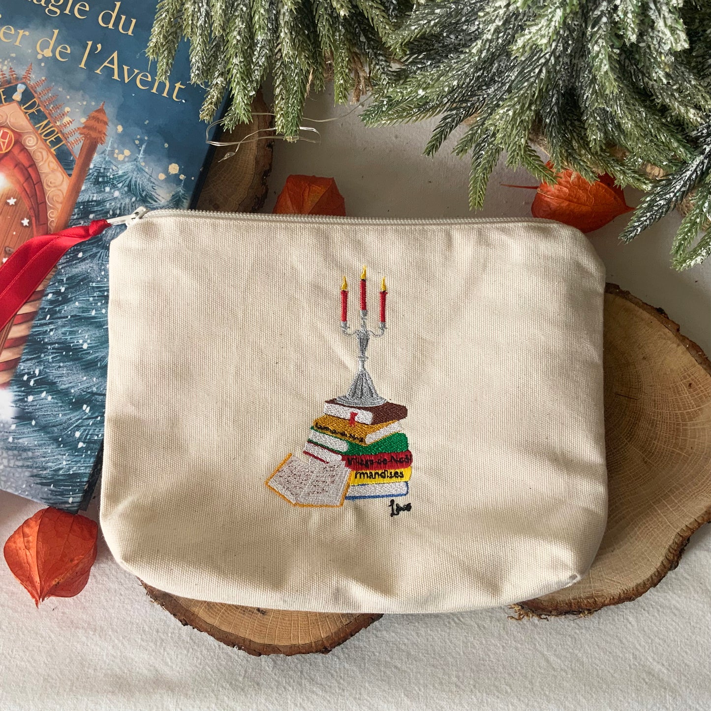 Trousse brodée - Livres